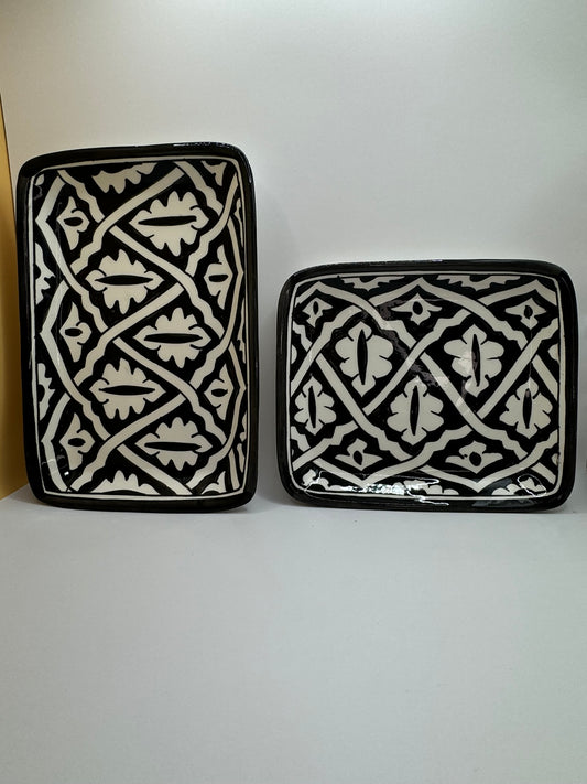 Plateau de service motif Fassi en noir et blanc