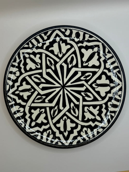 Assiette de présentation motif Fassi en noir et blanc