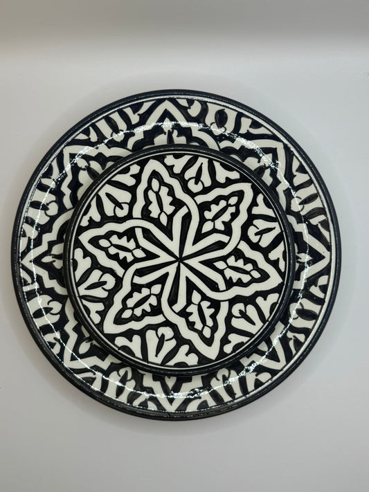 Assiette de présentation motif Fassi en noir et blanc