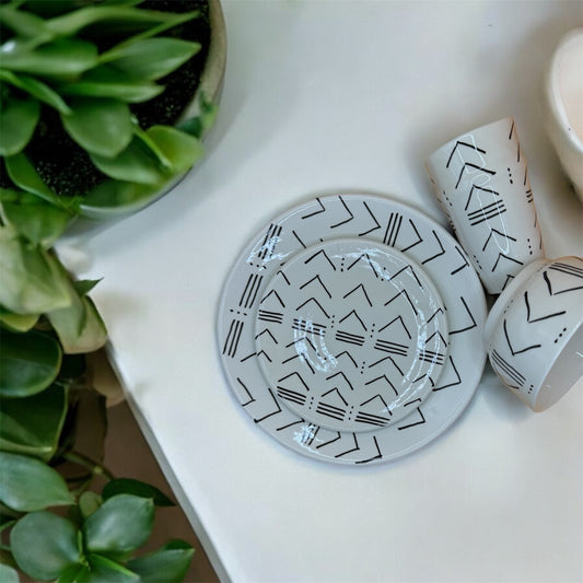 Assiette de présentation blanc et noir motif berbère